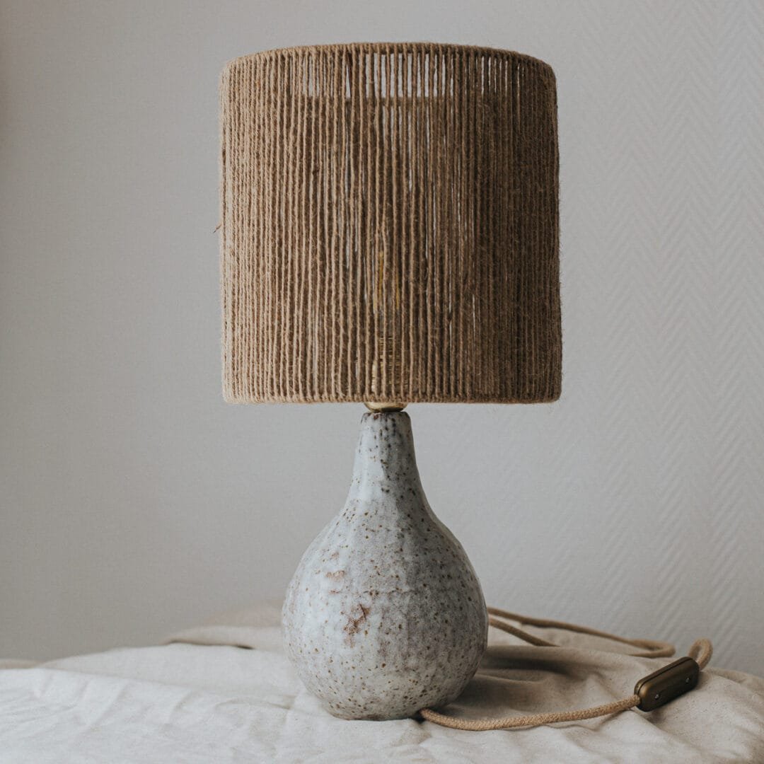 Lampe blanche cendre