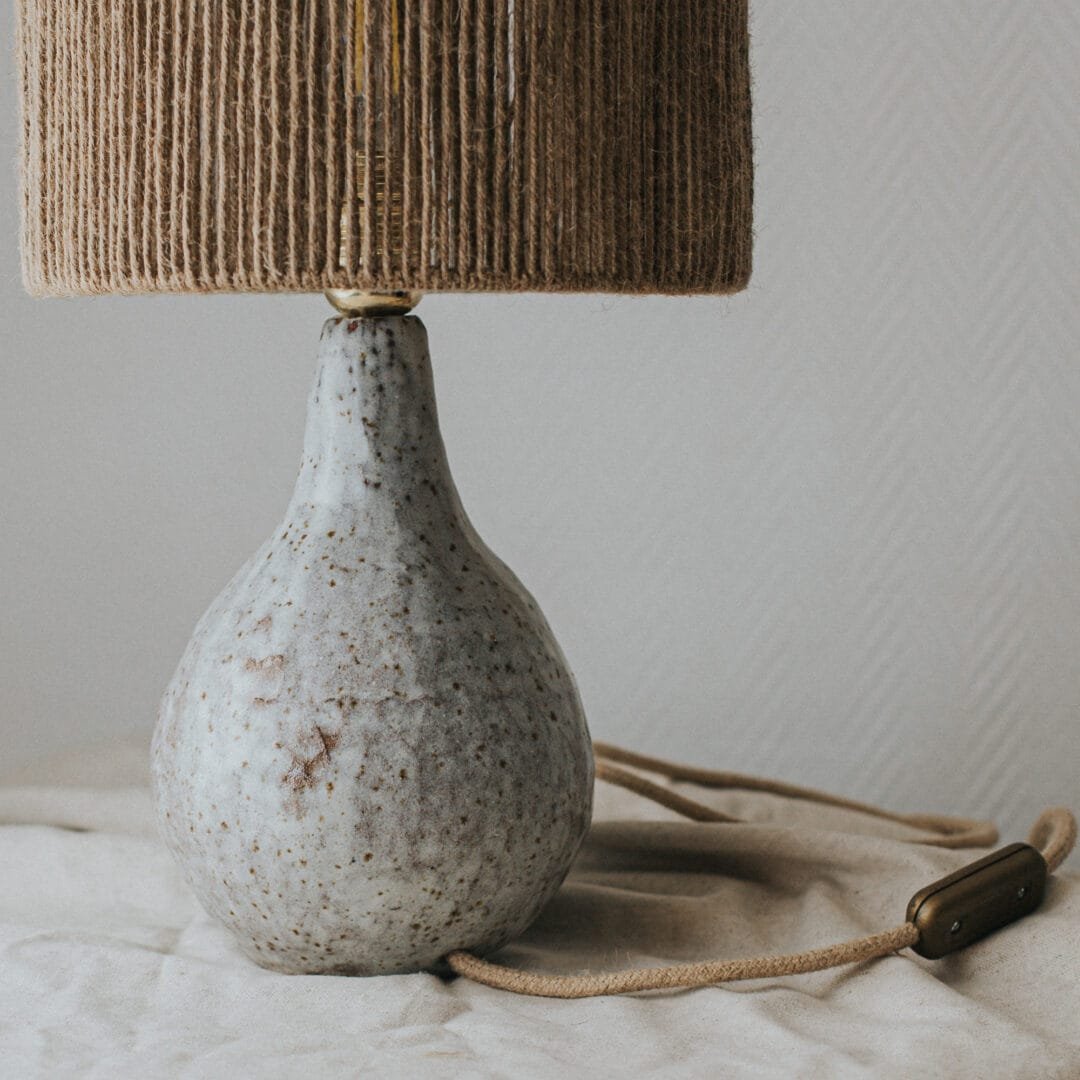 Lampe blanche cendre