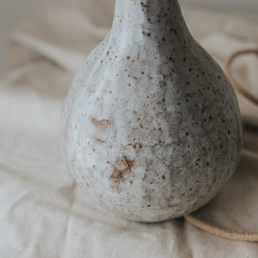Lampe blanche cendre