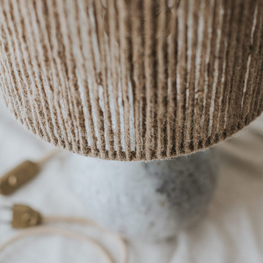 Lampe blanche cendre