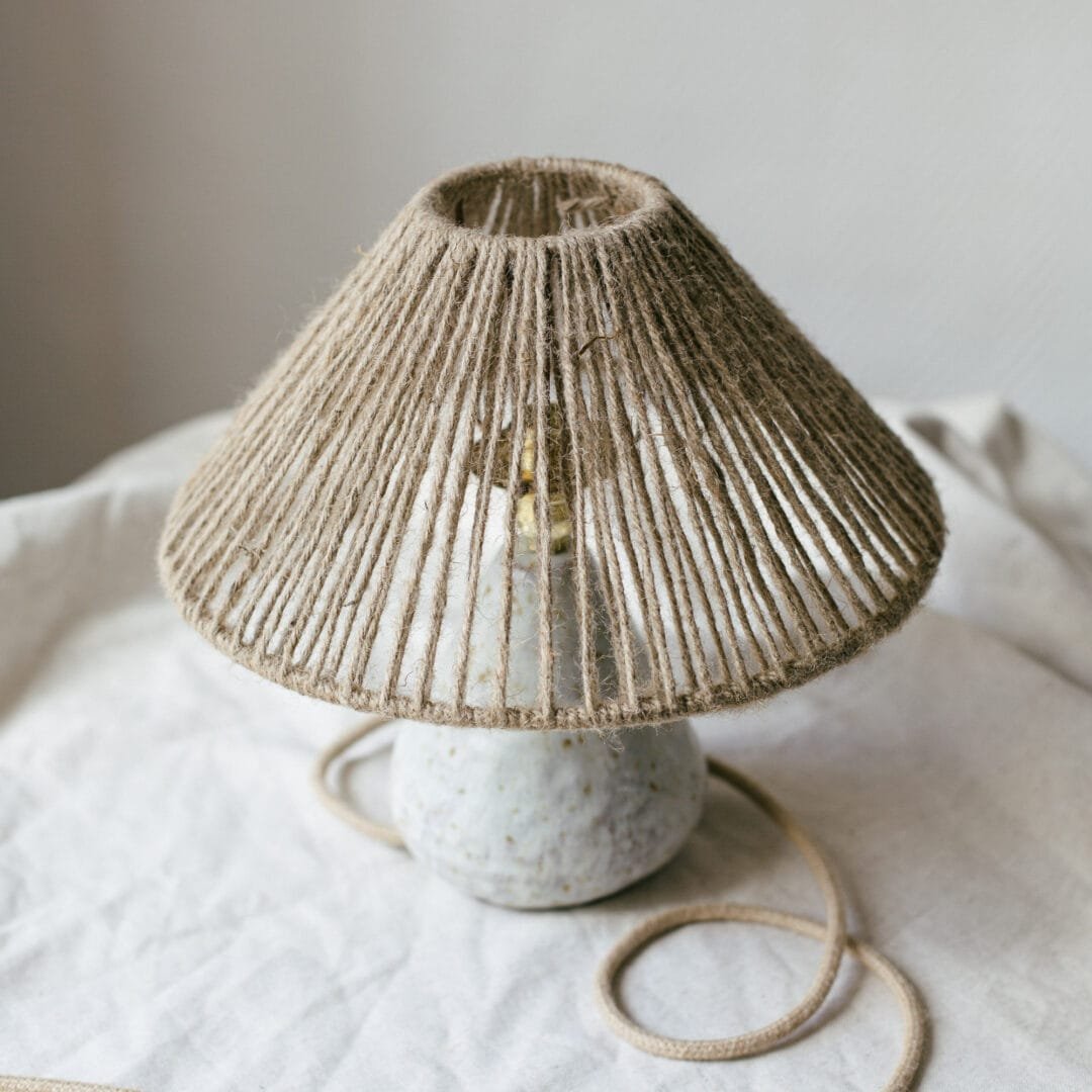 Lampe blanche tachetée