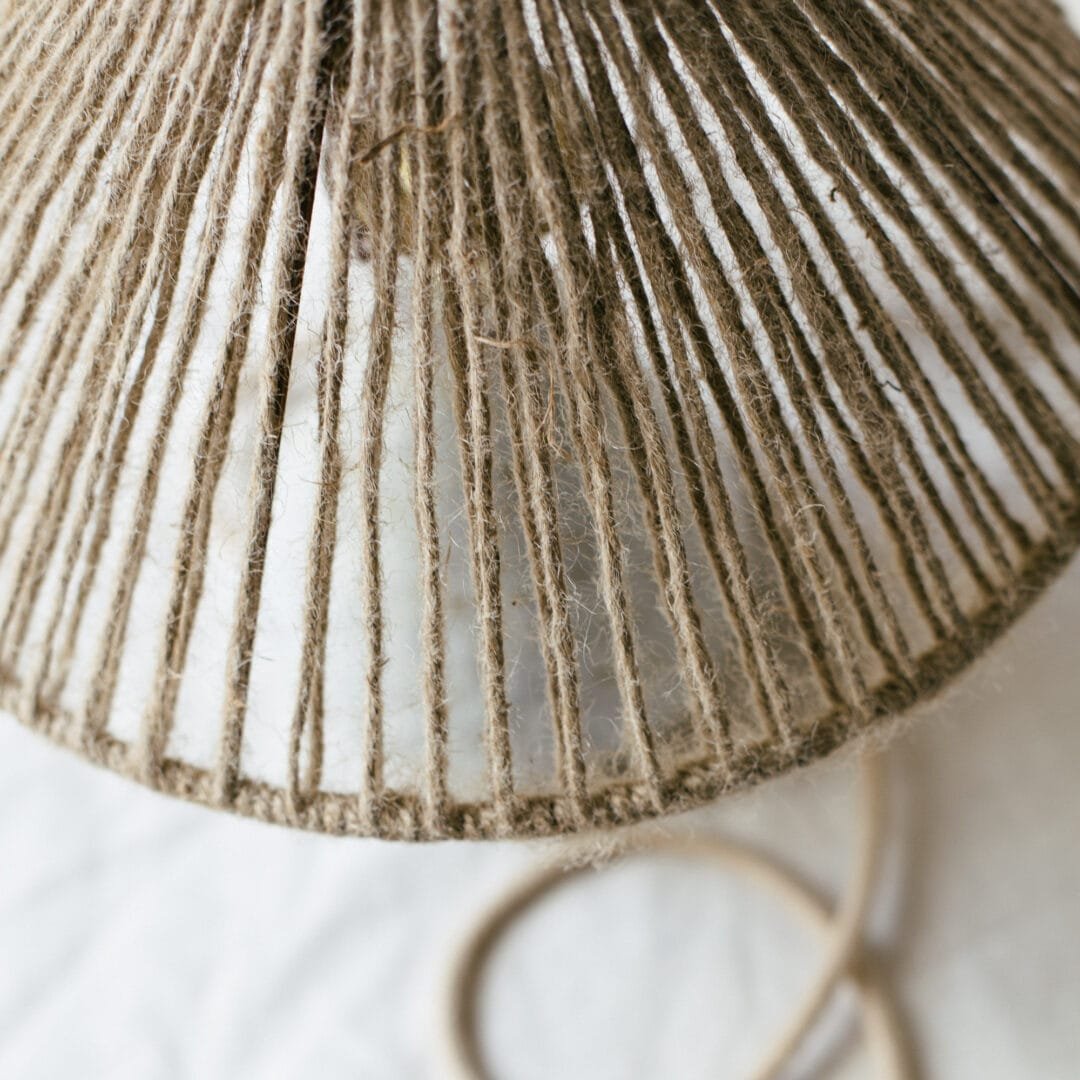 Lampe blanche tachetée