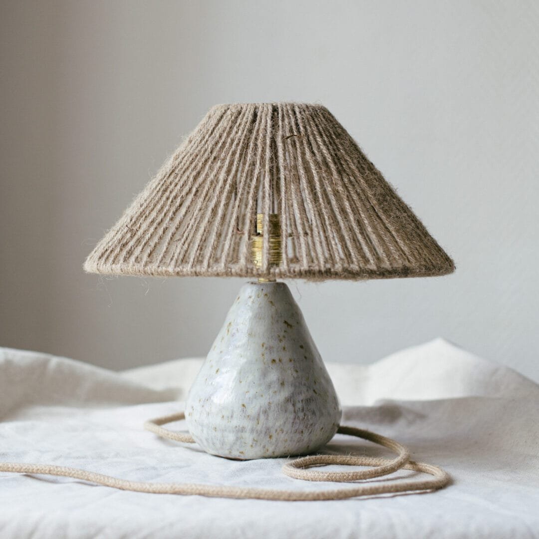 Lampe blanche tachetée